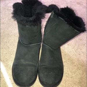 black uggs barely worn!